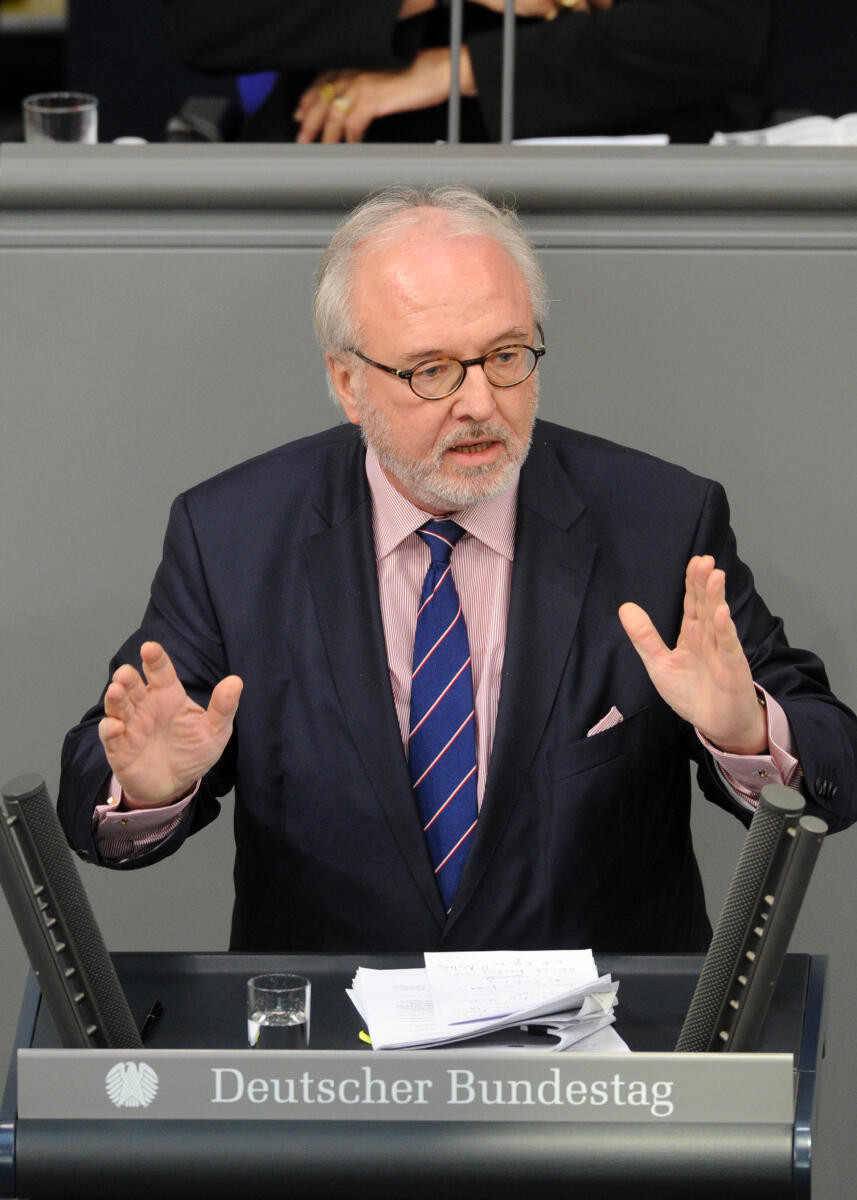 Rudolf Henke, CDU/CSU, Bundestagsabgeordneter, Abgeordneter, Mitglied Deutscher Bundestag, MdB, Rede, 198. Sitzung, TOP 1, Thema: Arzneimittelrechtliche Vorschriften (2. Lesung), Redner 13.; Rednerpult. Henke, Rudolf Rudolf Henke, CDU/CSU, Bundestagsabgeordneter, Abgeordneter, Mitglied Deutscher Bundestag, MdB, Rede, 198. Sitzung, TOP 1, Thema: Arzneimittelrechtliche Vorschriften (2. Lesung), Redner 13.; Rednerpult.