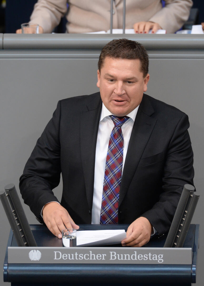Marcus Held, SPD, Bundestagsabgeordneter, Abgeordneter, Mitglied Deutscher Bundestag, MdB, Rede, 158. Sitzung, Top 4, Thema: Umsetzung der Richtlinie über Tabakerzeugnisse, Redner 9.; Rednerpult. Held, Marcus Marcus Held, SPD, Bundestagsabgeordneter, Abgeordneter, Mitglied Deutscher Bundestag, MdB, Rede, 158. Sitzung, Top 4, Thema: Umsetzung der Richtlinie über Tabakerzeugnisse, Redner 9.; Rednerpult.