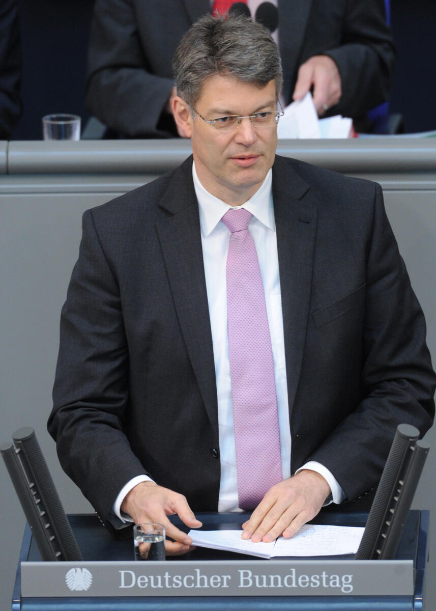 Patrick Schnieder, CDU/CSU, Bundestagsabgeordneter, Abgeordneter, Mitglied Deutscher Bundestag, MdB, Rede, 170. Sitzung, Top 3, Thema: Ausbau digitaler Hochgeschwindigkeitsnetze, Redner 7.; Rednerpult. Schnieder, Patrick Patrick Schnieder, CDU/CSU, Bundestagsabgeordneter, Abgeordneter, Mitglied Deutscher Bundestag, MdB, Rede, 170. Sitzung, Top 3, Thema: Ausbau digitaler Hochgeschwindigkeitsnetze, Redner 7.; Rednerpult.