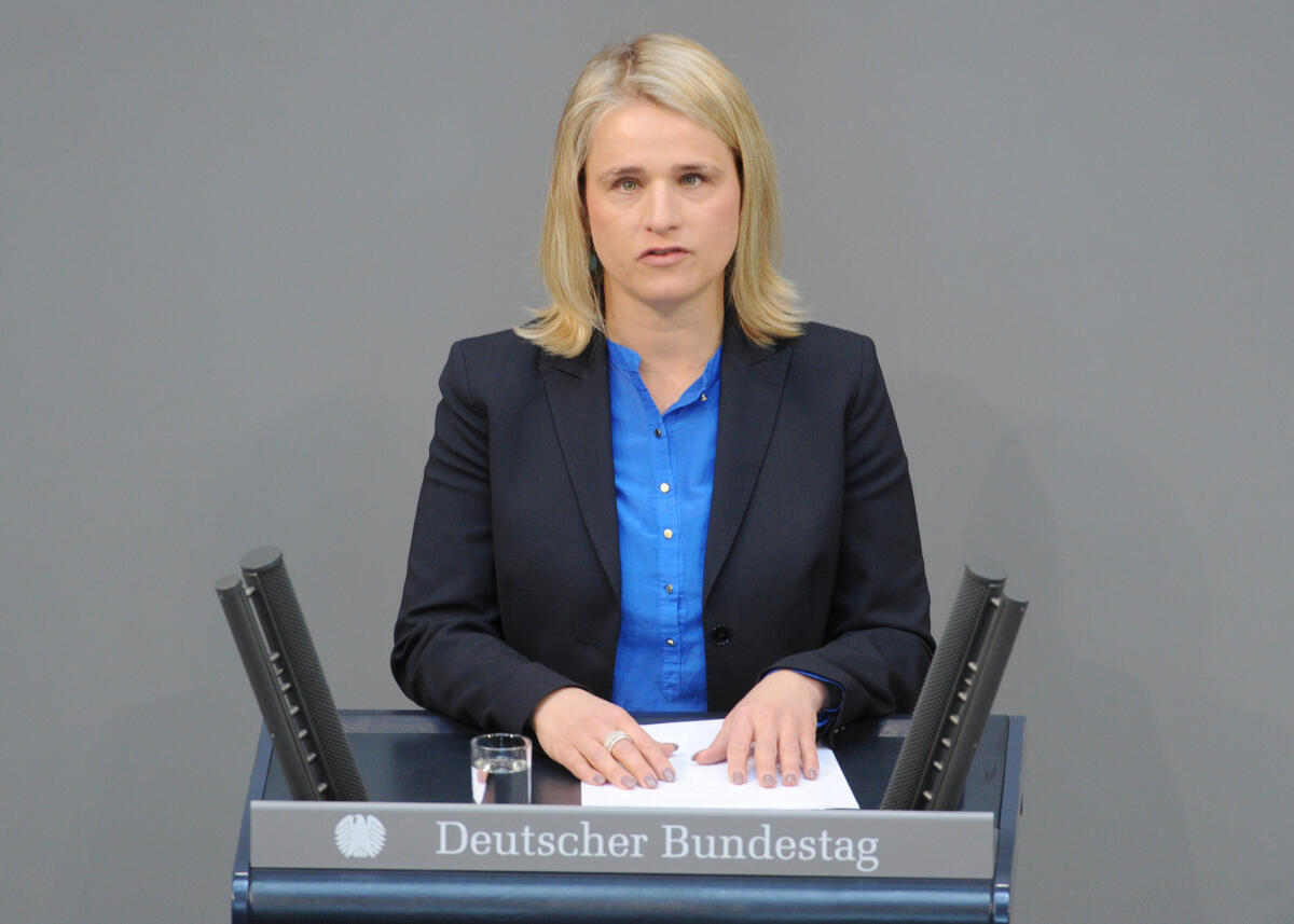 Verena Bentele, Behindertenbeauftragte der Bundesregierung, Rede, 161. Sitzung, Top 5, Thema: Behindertengleichstellungsrecht.; Rednerpult. Bentele, Verena Verena Bentele, Behindertenbeauftragte der Bundesregierung, Rede, 161. Sitzung, Top 5, Thema: Behindertengleichstellungsrecht.; Rednerpult.