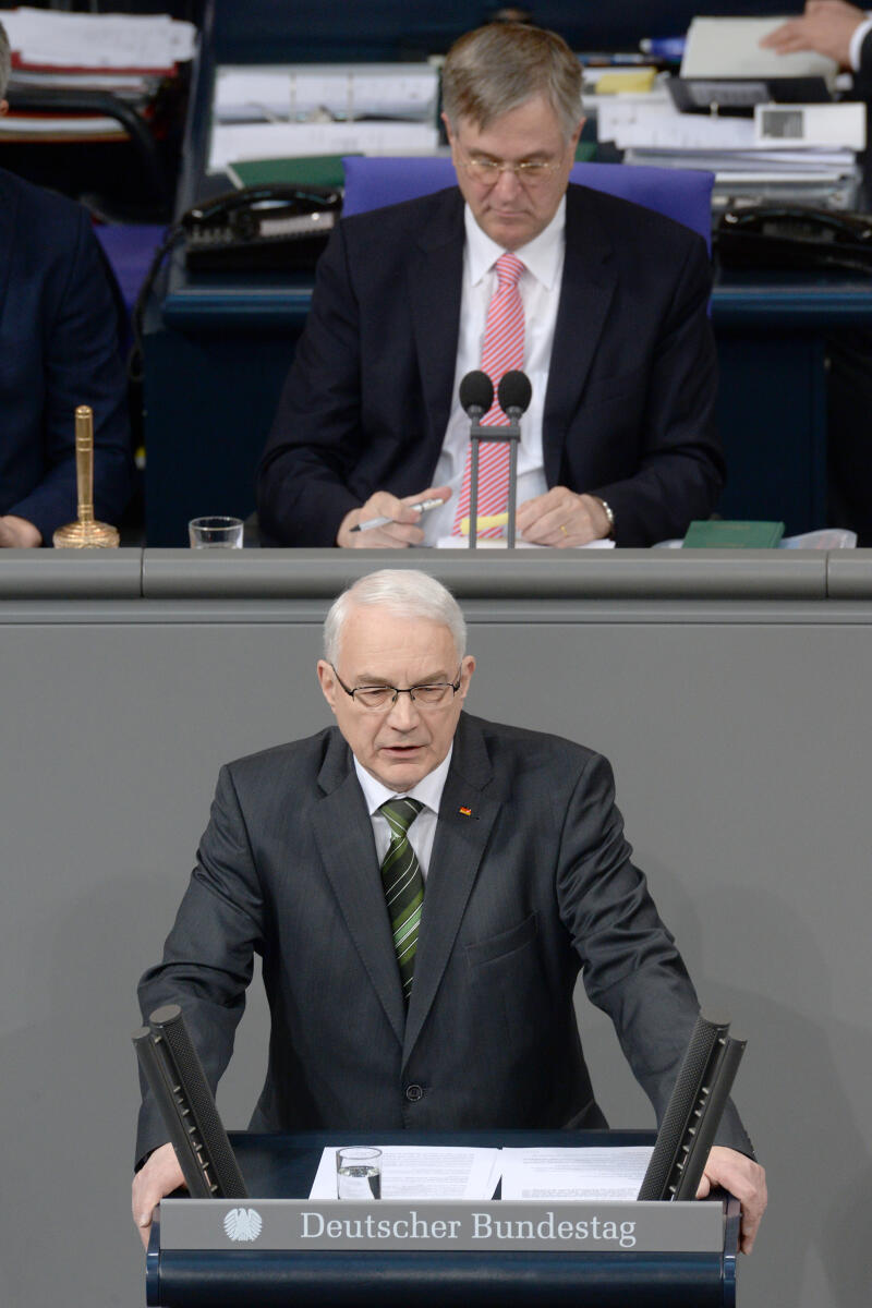 Günter Baumann, CDU/CSU, Bundestagsabgeordneter, Abgeordneter, Mitglied Deutscher Bundestag, MdB, Rede, 161. Sitzung, Top 13, Thema: Rechtshilfeübereinkommen mit Tschechien, Vorsitz: Bundestagsvizepräsident Peter Hintze, CDU/CSU.; Rednerpult. Baumann, Günter; Hintze, Peter Günter Baumann, CDU/CSU, Bundestagsabgeordneter, Abgeordneter, Mitglied Deutscher Bundestag, MdB, Rede, 161. Sitzung, Top 13, Thema: Rechtshilfeübereinkommen mit Tschechien, Vorsitz: Bundestagsvizepräsident Peter Hintze, CDU/CSU.; Rednerpult.