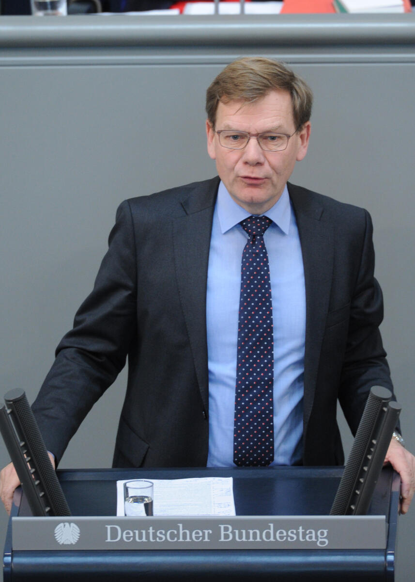 Wadephul, Johann Dr. Johann Wadephul, CDU/CSU, Bundestagsabgeordneter, Abgeordneter, Mitglied Deutscher Bundestag, MdB, Rede, 170. Sitzung, Top 4, Thema: Bekämpfung von Fluchtursachen, Redner 8.; Rednerpult.