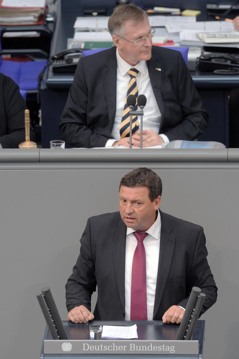 Vogel, Volkmar; Singhammer, Johannes Volkmar Vogel, CDU/CSU, Bundestagsabgeordneter, Abgeordneter, Mitglied Deutscher Bundestag, MdB, Rede, 164. Sitzung, Top 4, Thema: Aktionsplan für gemeinnützige Wohnungswirtschaft, Vorsitz: Bundestagsvizepräsident Johannes Singhammer, CDU/CSU.; Rednerpult.