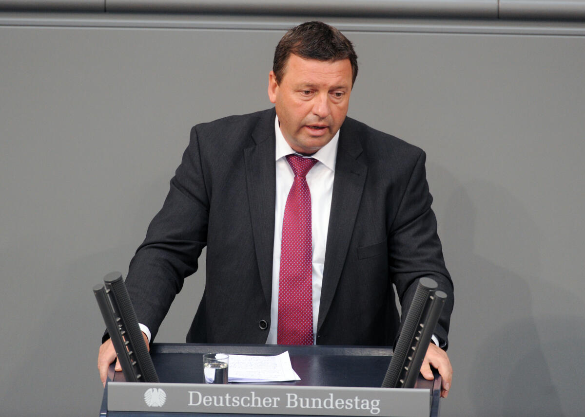Volkmar Vogel, CDU/CSU, Bundestagsabgeordneter, Abgeordneter, Mitglied Deutscher Bundestag, MdB, Rede, 164. Sitzung, Top 4, Thema: Aktionsplan für gemeinnützige Wohnungswirtschaft.; Rednerpult. Vogel, Volkmar Volkmar Vogel, CDU/CSU, Bundestagsabgeordneter, Abgeordneter, Mitglied Deutscher Bundestag, MdB, Rede, 164. Sitzung, Top 4, Thema: Aktionsplan für gemeinnützige Wohnungswirtschaft.; Rednerpult.