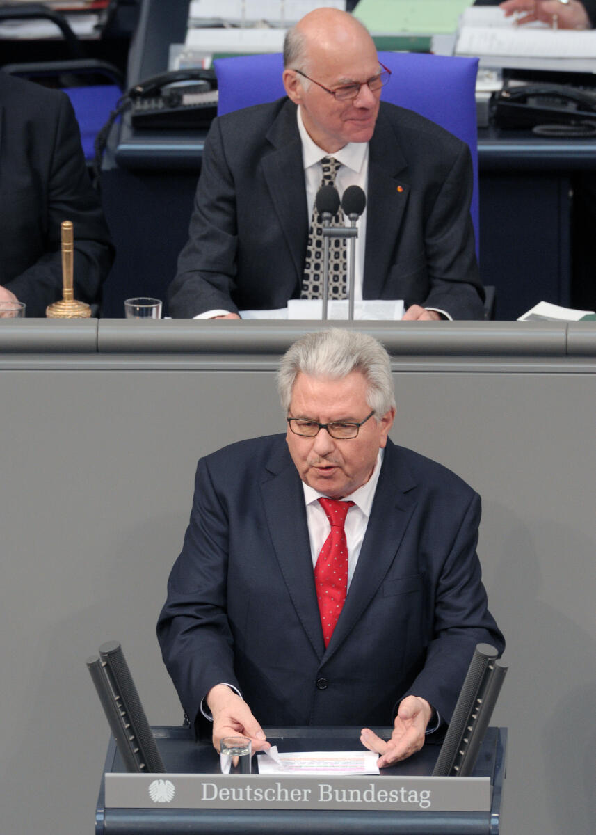 Peter Wichtel, CDU/CSU, Bundestagsabgeordneter, Abgeordneter, Mitglied Deutscher Bundestag, MdB, Rede, 164. Sitzung, Top 3, Thema: Änderung des Luftverkehrsgesetzes, Vorsitz: Bundestagspräsident Prof. Dr. Norbert Lammert, CDU/CSU.; Rednerpult. Wichtel, Peter; Lammert, Norbert Peter Wichtel, CDU/CSU, Bundestagsabgeordneter, Abgeordneter, Mitglied Deutscher Bundestag, MdB, Rede, 164. Sitzung, Top 3, Thema: Änderung des Luftverkehrsgesetzes, Vorsitz: Bundestagspräsident Prof. Dr. Norbert Lammert, CDU/CSU.; Rednerpult.