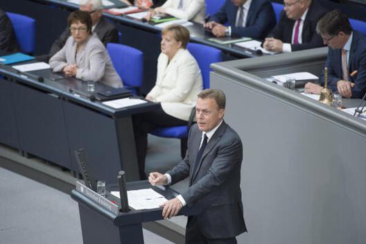Oppermann, Thomas; Zypries, Brigitte; Merkel, Angela Reichstagsgebäude, Plenarsaal