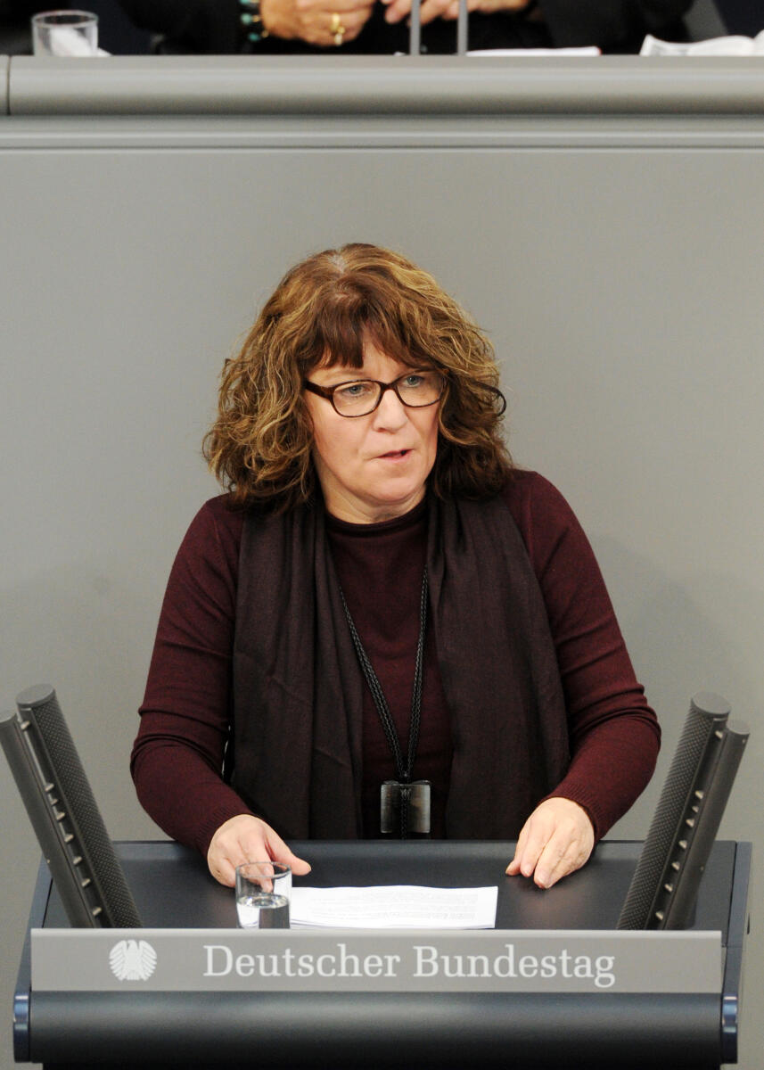 Stamm-Fibich, Martina Martina Stamm-Fibich, SPD, Bundestagsabgeordnete, Abgeordnete, Mitglied Deutscher Bundestag, MdB, Rede, 198. Sitzung, TOP 1, Thema: Arzneimittelrechtliche Vorschriften (2. Lesung), Redner 12.; Rednerpult.