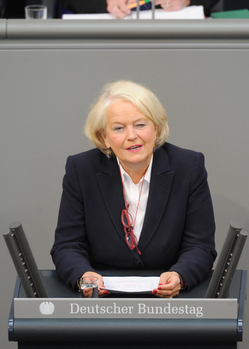 Elisabeth Motschmann, CDU/CSU, Bundestagsabgeordnete, Abgeordnete, Mitglied Deutscher Bundestag, MdB, Rede, 193. Sitzung, TOP 3, Thema: Auswärtige Kultur- und Bildungspolitik, Redner 5.; Rednerpult. Motschmann, Elisabeth Elisabeth Motschmann, CDU/CSU, Bundestagsabgeordnete, Abgeordnete, Mitglied Deutscher Bundestag, MdB, Rede, 193. Sitzung, TOP 3, Thema: Auswärtige Kultur- und Bildungspolitik, Redner 5.; Rednerpult.
