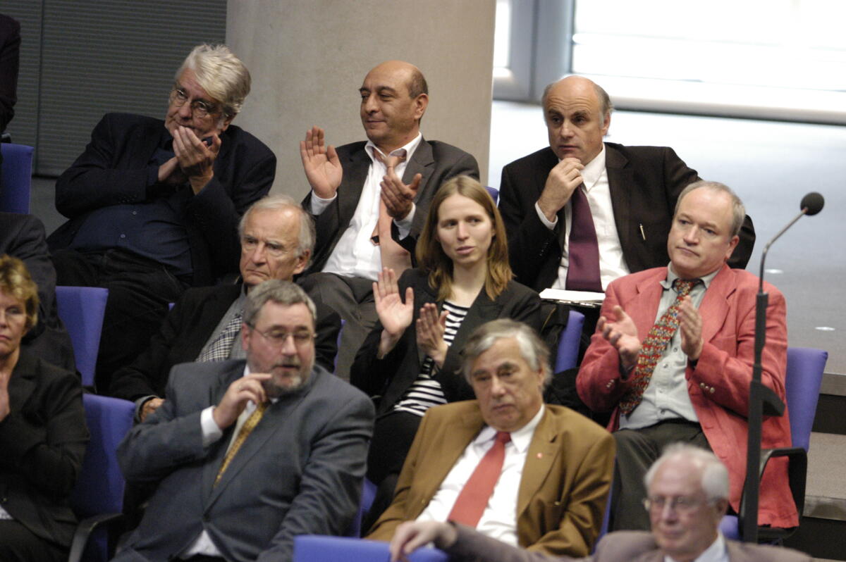  4. Plenarsitzung des Deutschen Bundestages; Blick auf die Mitglieder der Die Linke-Fraktion.; Abgeordnete, MdB, Aussprache, Deutscher Bundestag
