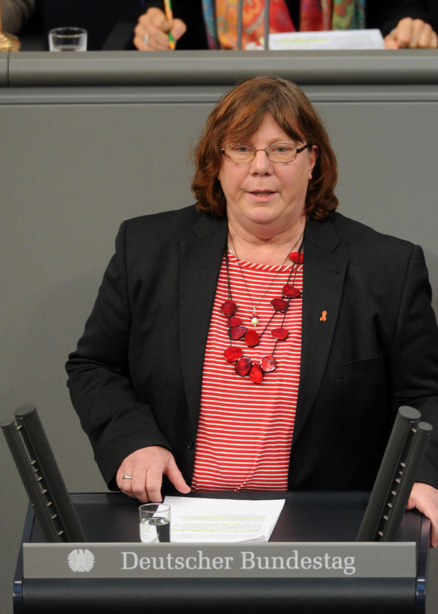 Pia Zimmermann, DIE LINKE, Bundestagsabgeordnete, Abgeordnete, Mitglied Deutscher Bundestag, MdB, Rede, 206. Sitzung, Top 4, Thema: Drittes Pflegestärkungsgesetz, Redner 6.; Rednerpult. Zimmermann, Pia Pia Zimmermann, DIE LINKE, Bundestagsabgeordnete, Abgeordnete, Mitglied Deutscher Bundestag, MdB, Rede, 206. Sitzung, Top 4, Thema: Drittes Pflegestärkungsgesetz, Redner 6.; Rednerpult.
