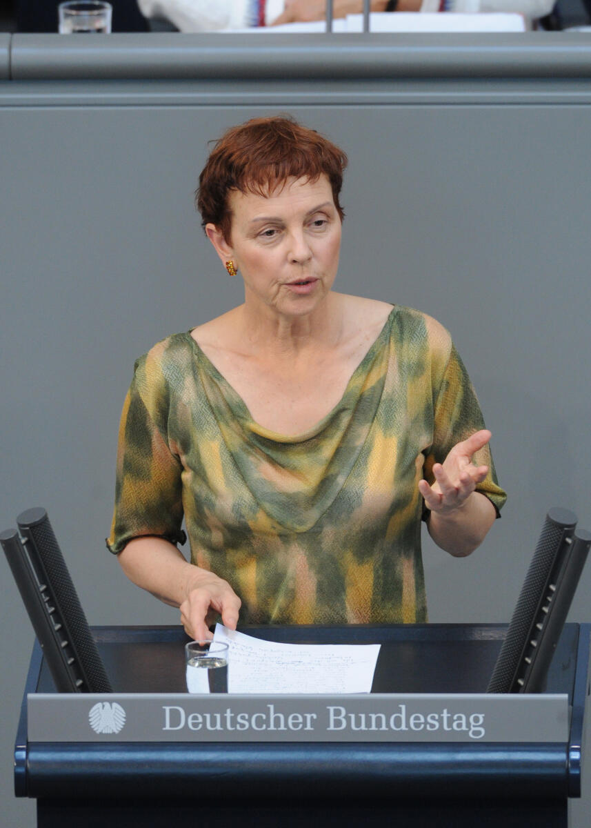 Sabine Leidig, DIE LINKE, Bundestagsabgeordnete, Abgeordnete, Mitglied Deutscher Bundestag, MdB, Rede, 179. Sitzung, Top 6, Thema: Klimaschutz, Redner 7.; Rednerpult. Leidig, Sabine Sabine Leidig, DIE LINKE, Bundestagsabgeordnete, Abgeordnete, Mitglied Deutscher Bundestag, MdB, Rede, 179. Sitzung, Top 6, Thema: Klimaschutz, Redner 7.; Rednerpult.
