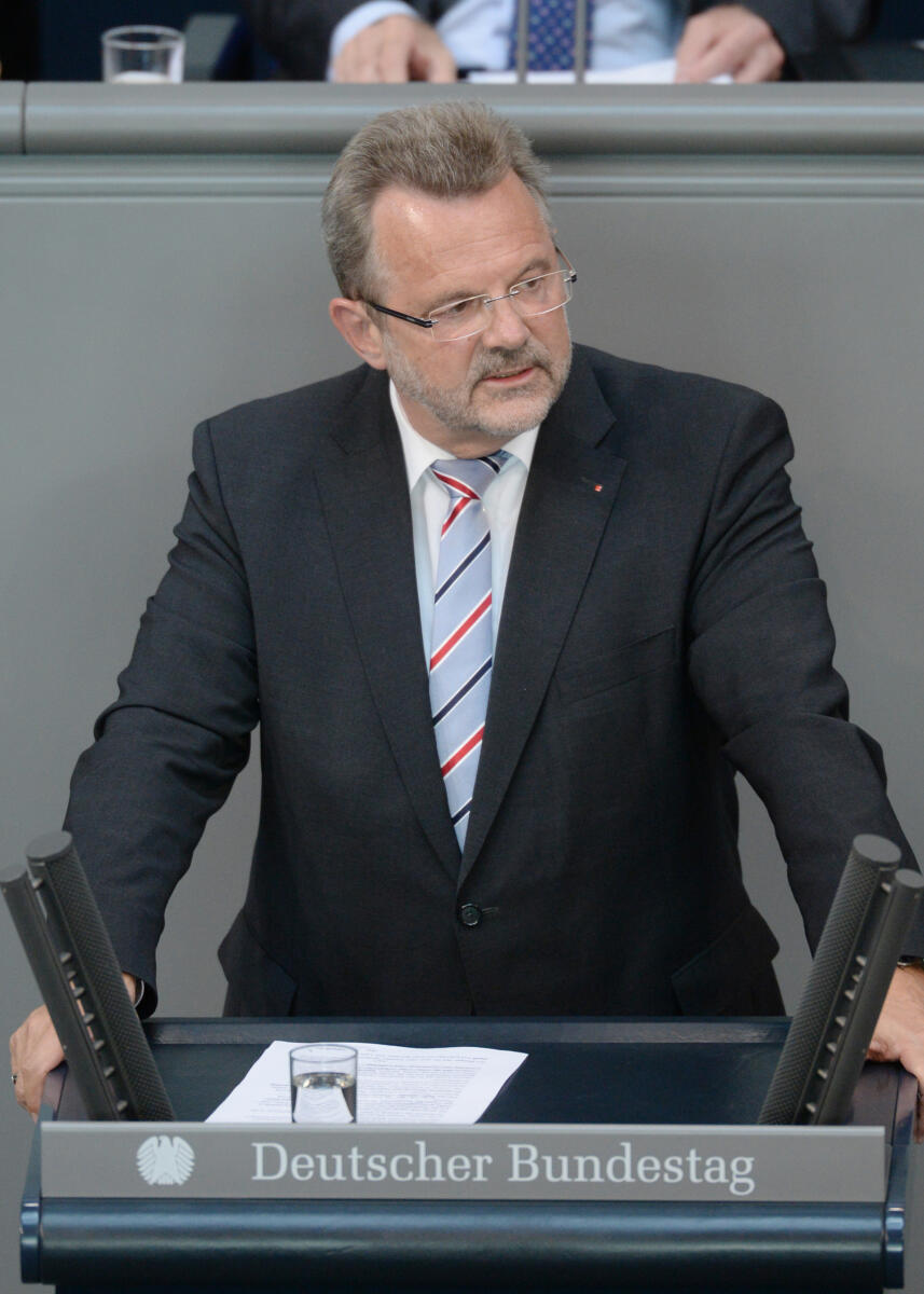 Franz Thönnes, SPD, Bundestagsabgeordneter, Abgeordneter, Mitglied Deutscher Bundestag, MdB, Rede, 178. Sitzung, Top 4, Thema: Vereinbarte Debatte zum 75. Jahrestag des Überfalls auf die Sowjetunion, Redner 5.; Rednerpult. Thönnes, Franz Franz Thönnes, SPD, Bundestagsabgeordneter, Abgeordneter, Mitglied Deutscher Bundestag, MdB, Rede, 178. Sitzung, Top 4, Thema: Vereinbarte Debatte zum 75. Jahrestag des Überfalls auf die Sowjetunion, Redner 5.; Rednerpult.