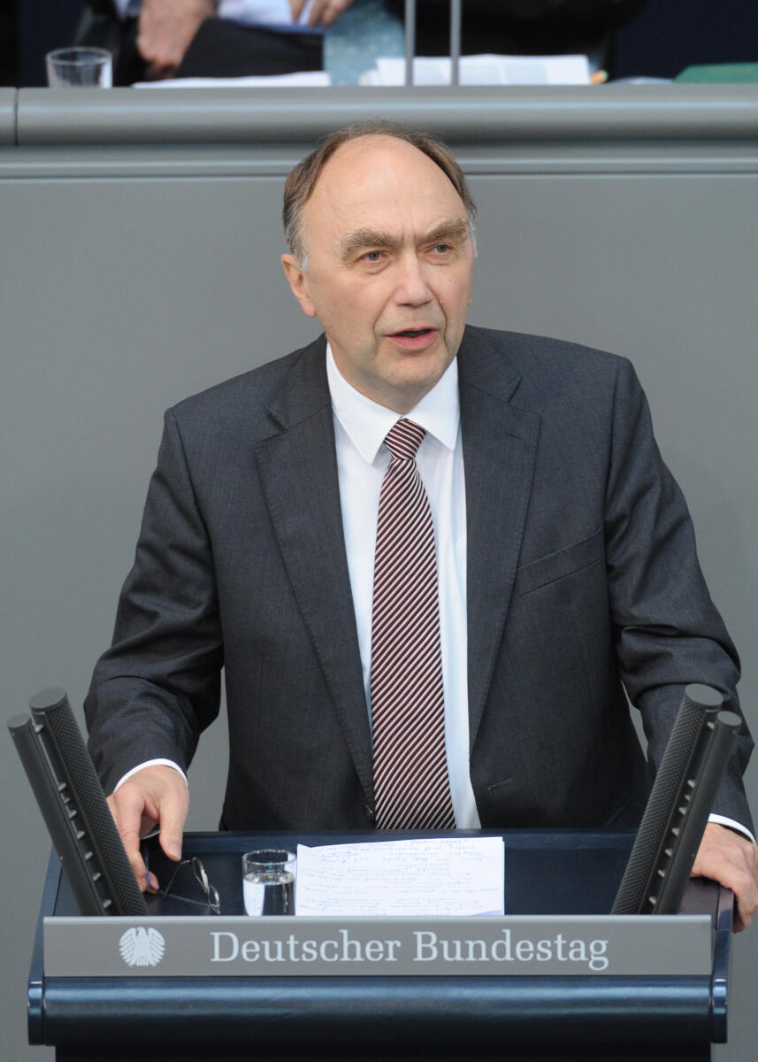 Dr. Christoph Bergner, CDU/CSU, Bundestagsabgeordneter, Abgeordneter, Mitglied Deutscher Bundestag, MdB, Rede, 173. Sitzung, Top 5, Thema: Gedenken an den Völkermord an den Armeniern, Redner 5.; Rednerpult. Bergner, Christoph Dr. Christoph Bergner, CDU/CSU, Bundestagsabgeordneter, Abgeordneter, Mitglied Deutscher Bundestag, MdB, Rede, 173. Sitzung, Top 5, Thema: Gedenken an den Völkermord an den Armeniern, Redner 5.; Rednerpult.