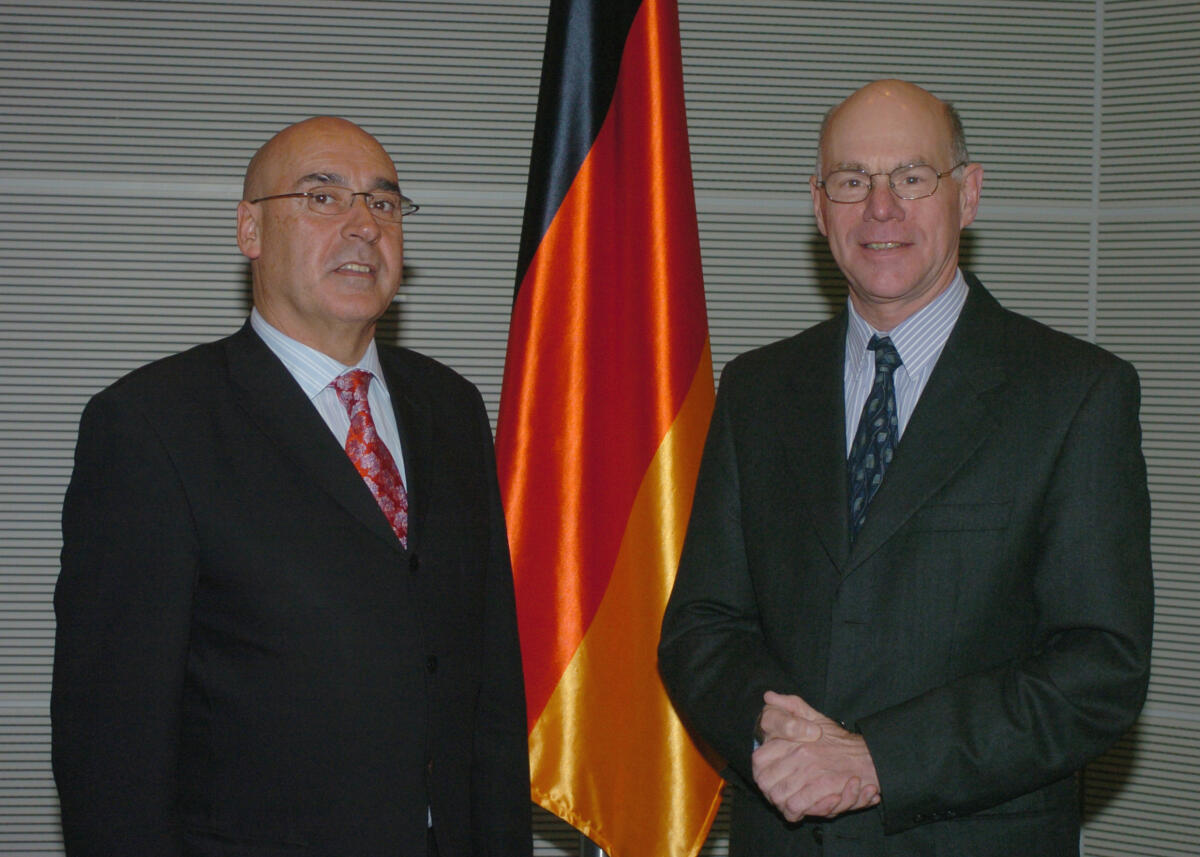 Lammert, Norbert; Garcìa, Francisco Javier Rojo Bundestagspräsident Dr. Norbert Lammert, CDU/CSU, empfängt den Senatspräsidenten des Königreiches Spanien, Francisco Javier Rojo Garcìa.; Fahne.