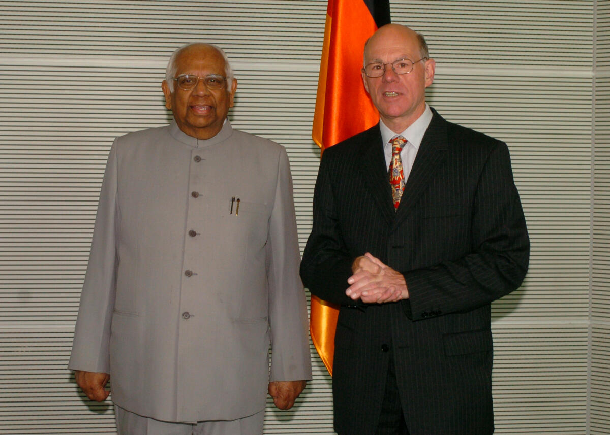 Lammert, Norbert; Chatterjee, Somnath Bundestagspräsident Dr. Norbert Lammert, CDU/CSU, (re) empfängt den indischen Parlamentspräsidenten Somnath Chatterjee.