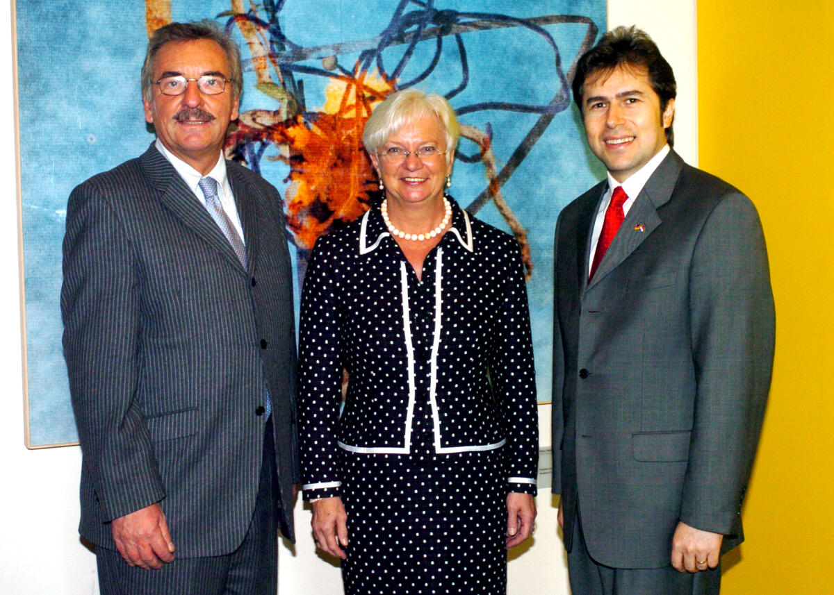 Hasselfeldt, Gerda; Castiglioni, Luis; Klimke, Jürgen Bundestagsvizepräsidentin Gerda Hasselfeldt, CDU/CSU, empfängt den Vizepräsidenten der Republik Paraguay, Luis Castiglioni (re); hier mit Jürgen Klimke, MdB, CDU/CSU (li).; Empfang