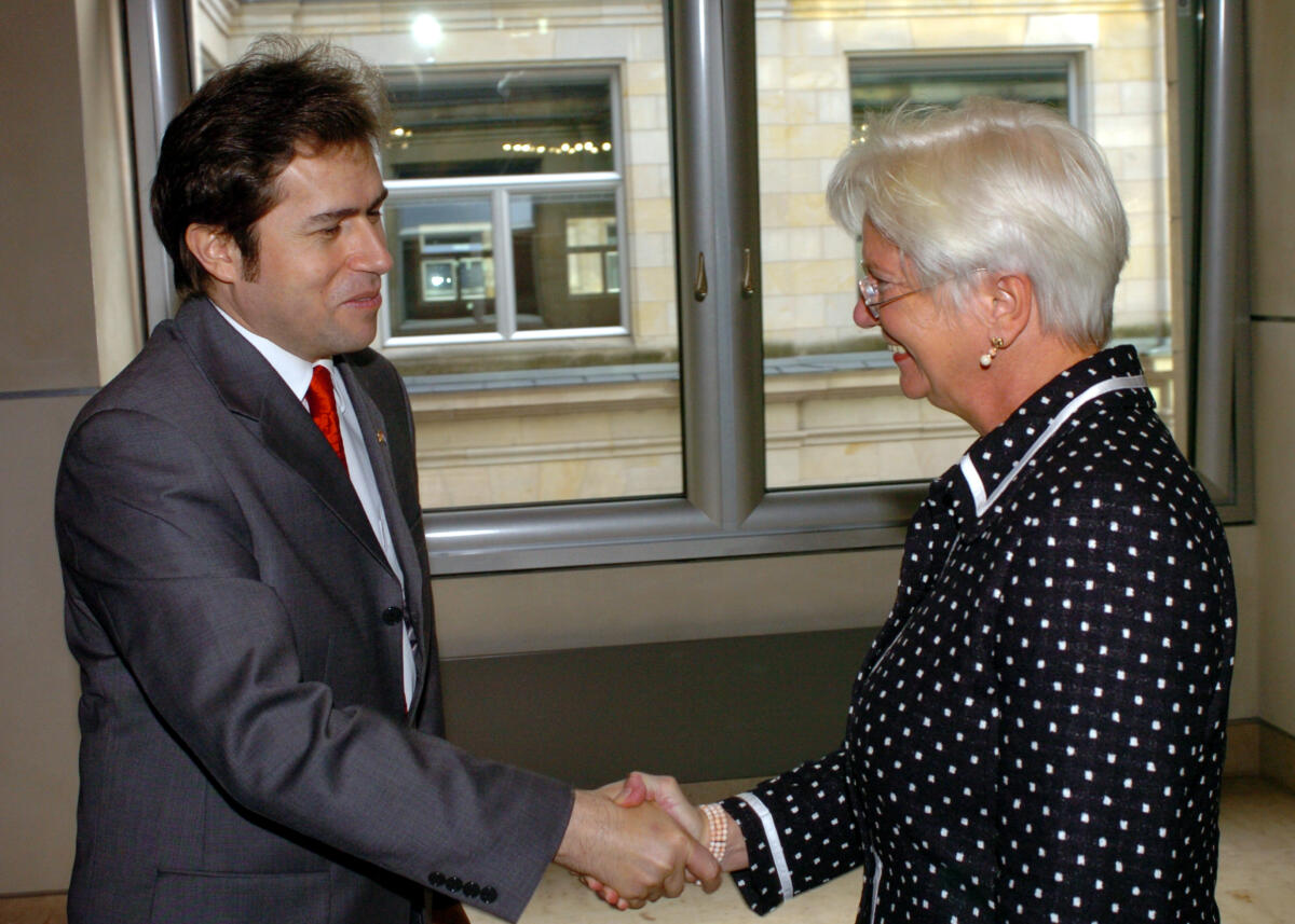 Hasselfeldt, Gerda; Castiglioni, Luis Bundestagsvizepräsidentin Gerda Hasselfeldt, CDU/CSU, empfängt den Vizepräsidenten der Republik Paraguay, Luis Castiglioni.; Händeschütteln, Händedruck
