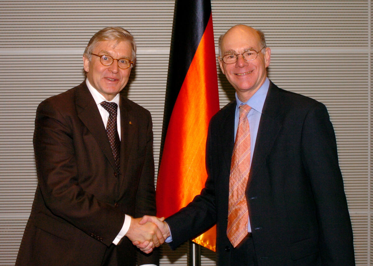 Lammert, Norbert; Linden, René H. M. van der Bundestagspräsident Dr. Norbert Lammert (re), CDU/CSU,  empfängt den Präsidenten der Parlamentarischen Versammlung des Europarates, René van der Linden (li).