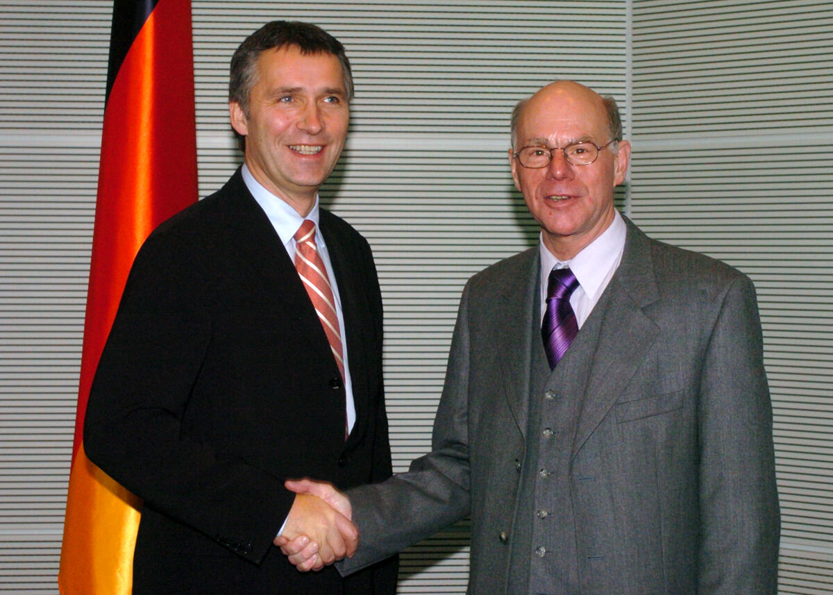 Lammert, Norbert; Stoltenberg, Jens Bundestagspräsident Dr. Norbert Lammert (re), CDU/CSU,  empfängt den Ministerpräsidenten des Königsreichs Norwegen, Jens Stoltenberg.; Fahne