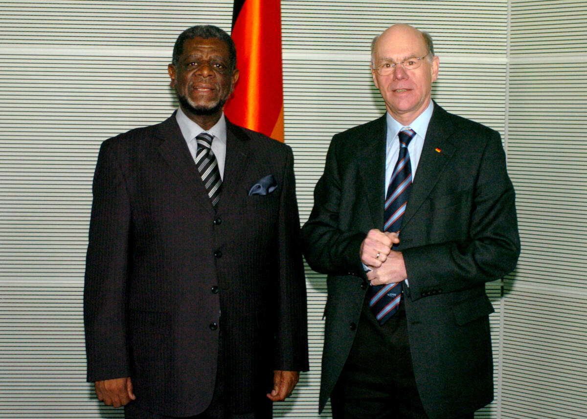 Lammert, Norbert; Gurirab, Theo-Ben Bundestagspräsident Dr. Norbert Lammert, CDU/CSU,  empfängt den Präsidenten der Nationalversammlung der Republik Namibia, Dr. Theo-Ben Gurirab.; Fahne