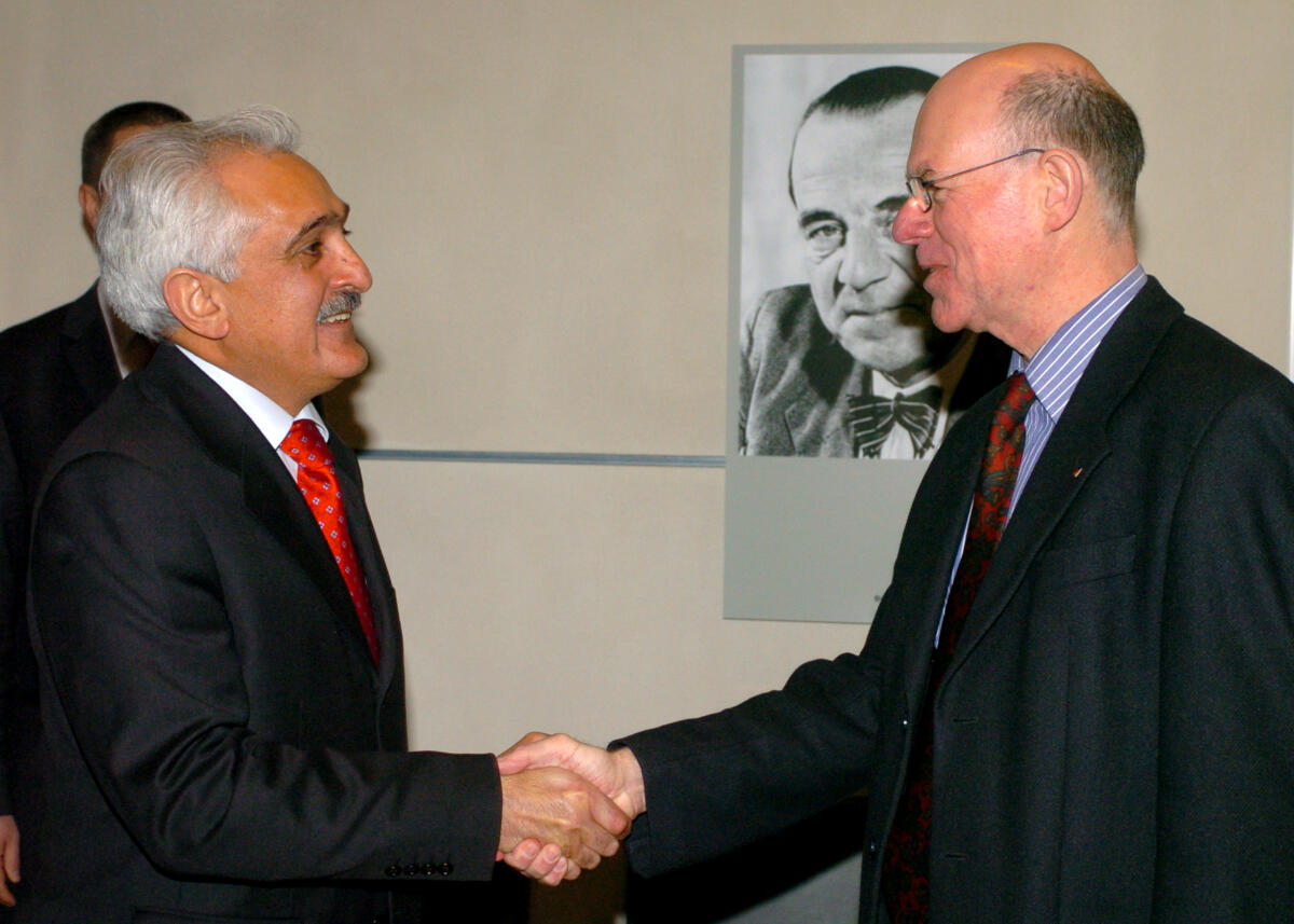 Bundestagspräsident Dr. Norbert Lammert, CDU/CSU, (li.), empfängt den Außenminister der Islamischen Republik Afghanistan, Dr. Rangin Dadfar Spanta, (re.). Lammert, Norbert; Spanta, Rangin Dadfar Bundestagspräsident Dr. Norbert Lammert, CDU/CSU, (li.), empfängt den Außenminister der Islamischen Republik Afghanistan, Dr. Rangin Dadfar Spanta, (re.).