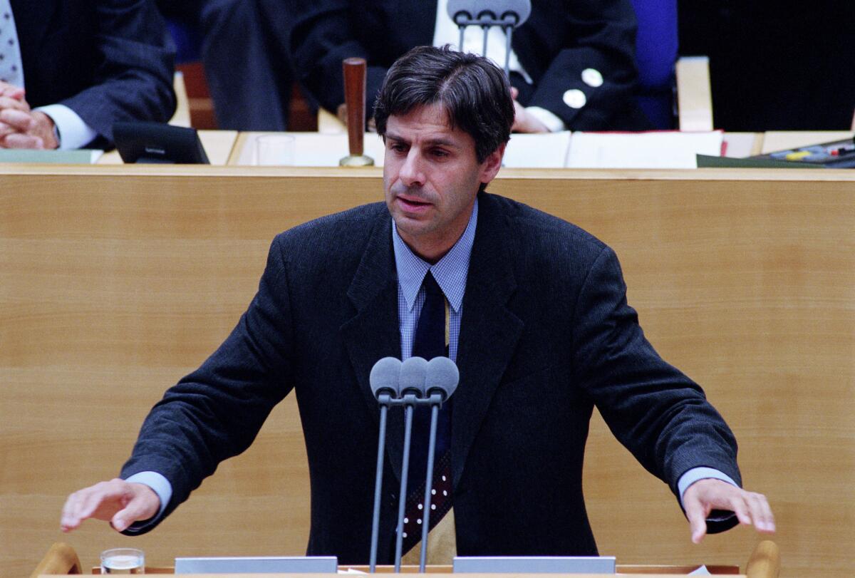 Gerald Häfner, Bündnis 90/Die Grünen, MdB, hält eine Rede im Deutschen Bundestag.; Bundestagsabgeordneter, Abgeordneter, Rednerpult Häfner, Gerald Gerald Häfner, Bündnis 90/Die Grünen, MdB, hält eine Rede im Deutschen Bundestag.; Bundestagsabgeordneter, Abgeordneter, Rednerpult