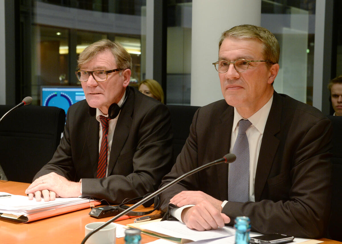 Ehrmann, Siegmund; Bloche, Patrick Mitglieder des Ausschusses für Kultur und Bildung der Assemblée nationale der Republik Frankreich nehmen unter Leitung ihres Vorsitzenden, Patrick Bloche, (re.), an einer  Sitzung des Ausschusses für Kultur und Medien des Deutschen Bundestages teil, die vom Vorsitzenden, Siegmund Ehrmann, SPD, (li.), geleitet wird.