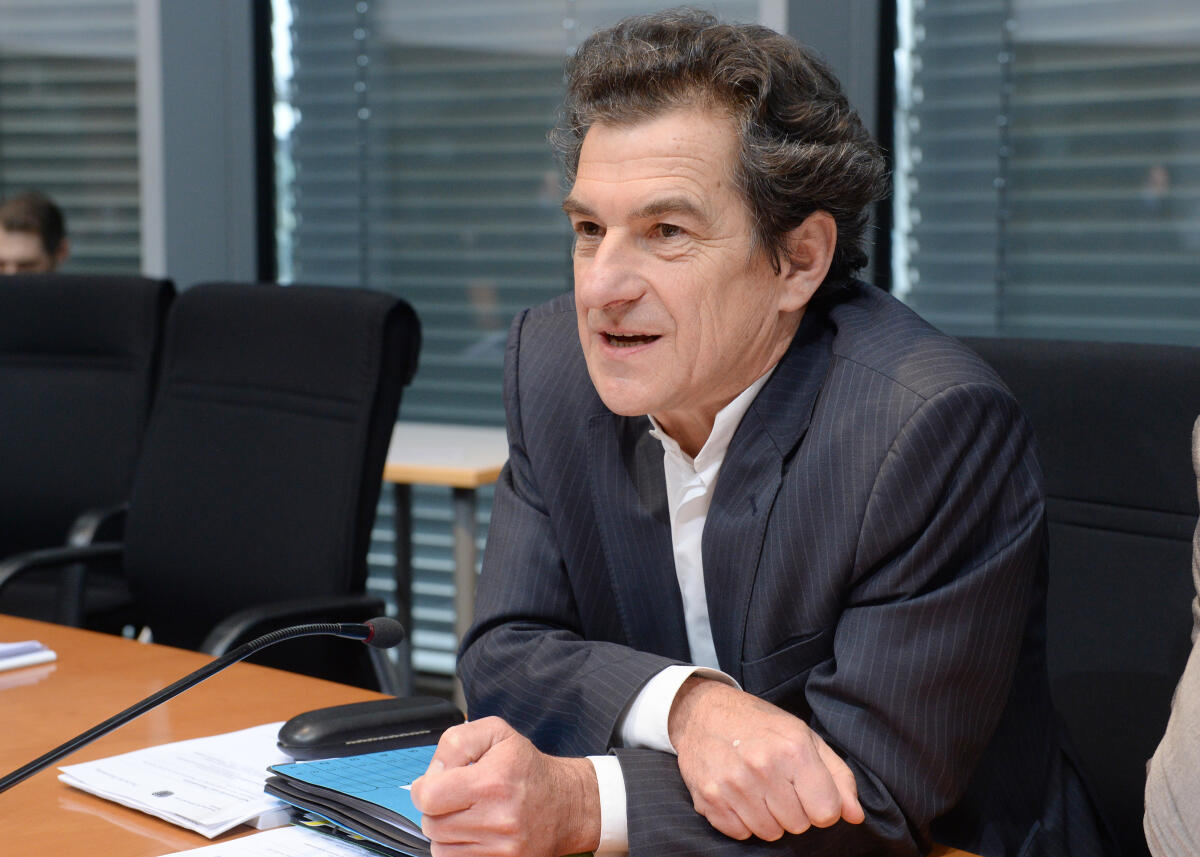 Klaus Barthel, SPD, stellvertretender Vorsitzender des Ausschusses des Deutschen Bundestages für Wirtschaft und Energie, leitet eine Öffentliche Anhörung zum Thema CETA, an der Sachverständige teil nehmen. Barthel, Klaus Klaus Barthel, SPD, stellvertretender Vorsitzender des Ausschusses des Deutschen Bundestages für Wirtschaft und Energie, leitet eine Öffentliche Anhörung zum Thema CETA, an der Sachverständige teil nehmen.