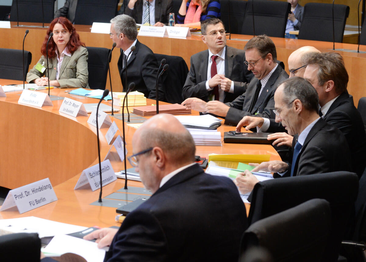  Öffentliche Anhörung des Ausschusses des Deutschen Bundestages für Wirtschaft und Energie zum Thema CETA, an der Sachverständige (hier im Bild) teil nehmen.; Übersicht.