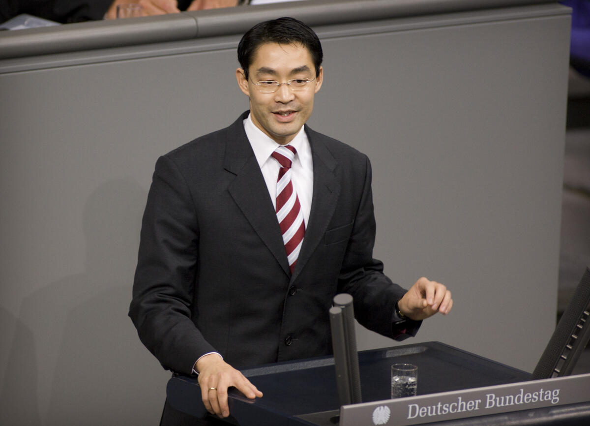 Rösler, Philipp Bundesminister für Gesundheit, Dr. Philipp Rösler, FDP, während seiner Antrittsrede am 12.11.2009 vor dem Deutschen Bundestag.