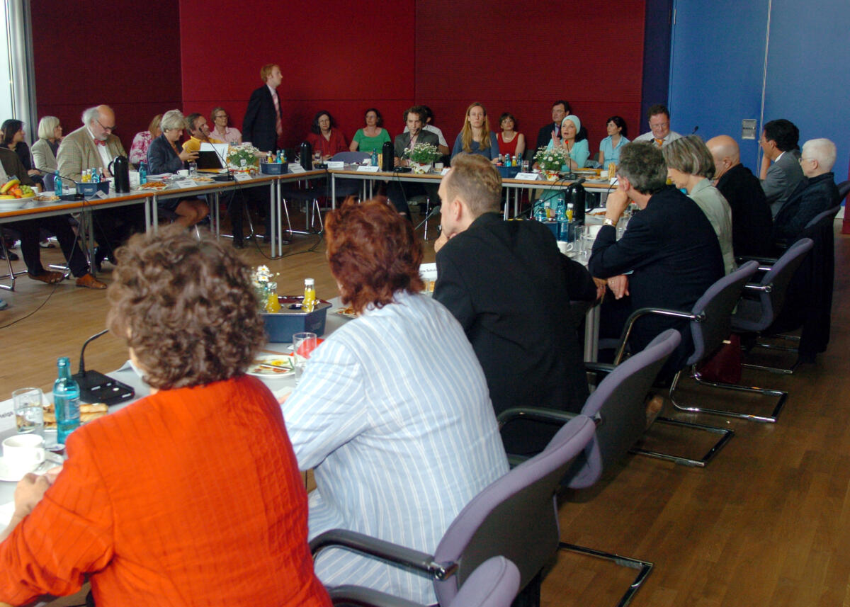  Die Enquete-Kommission "Kultur in Deutschland" führt unter der Leitung der Vorsitzenden Gitta Connemann, CDU/CSU, ein Expertengespräch mit zehn Künstlern unterschiedlicher Fachrichtungen .