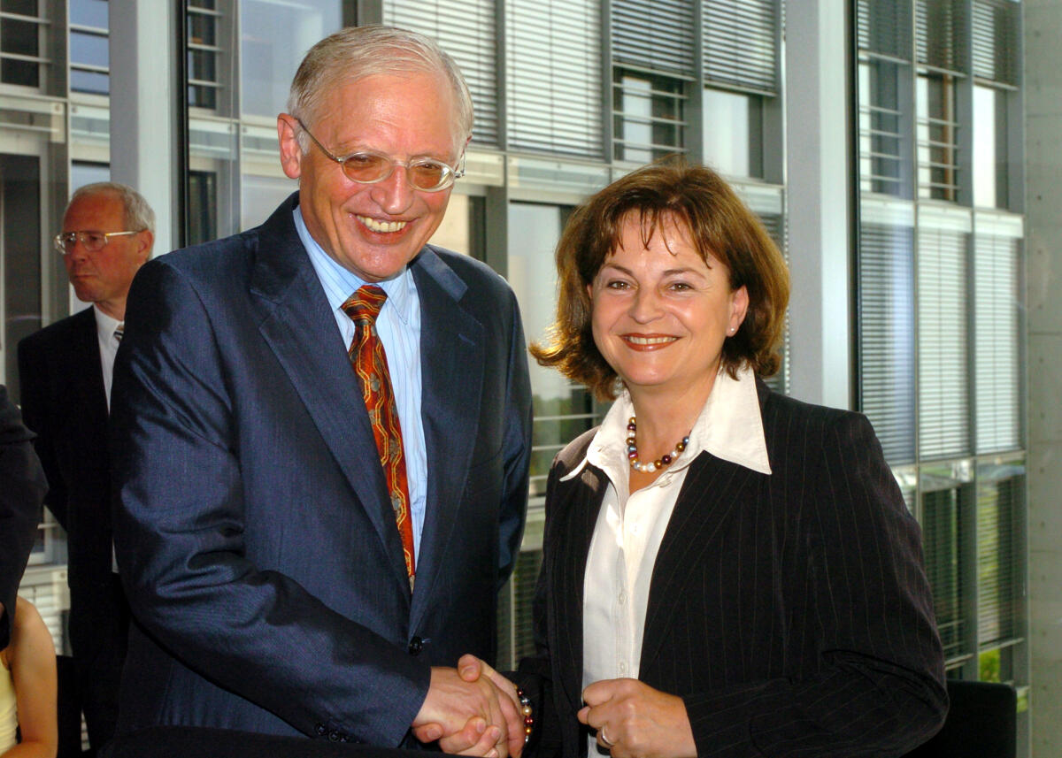 Verheugen, Günter; Mortler, Marlene EU-Kommissar Günter Verheugen und die Ausschussvorsitzende des Tourismusausschusses des Deutschen Bundestages.