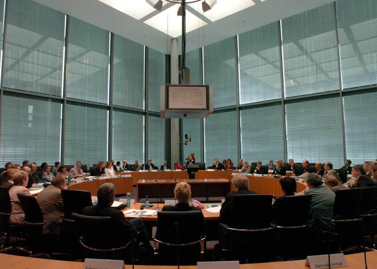 Arbeitssitzung der Petitionsausschüsse des Bundes und der Länder und der Bürgerbeauftragten aus der Bundesrepublik Deutschland und dem deutschsprachigen Raum Europas im Anhörungssaal des Marie-Elisabeth-Lüders-Hauses. Arbeitssitzung der Petitionsausschüsse des Bundes und der Länder und der Bürgerbeauftragten aus der Bundesrepublik Deutschland und dem deutschsprachigen Raum Europas im Anhörungssaal des Marie-Elisabeth-Lüders-Hauses.