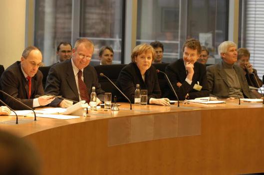Fuchs, Michael; Merkel, Angela; Polenz, Ruprecht; Weisskirchen, Gert Paul-Löbe-Haus, Sitzungssaal