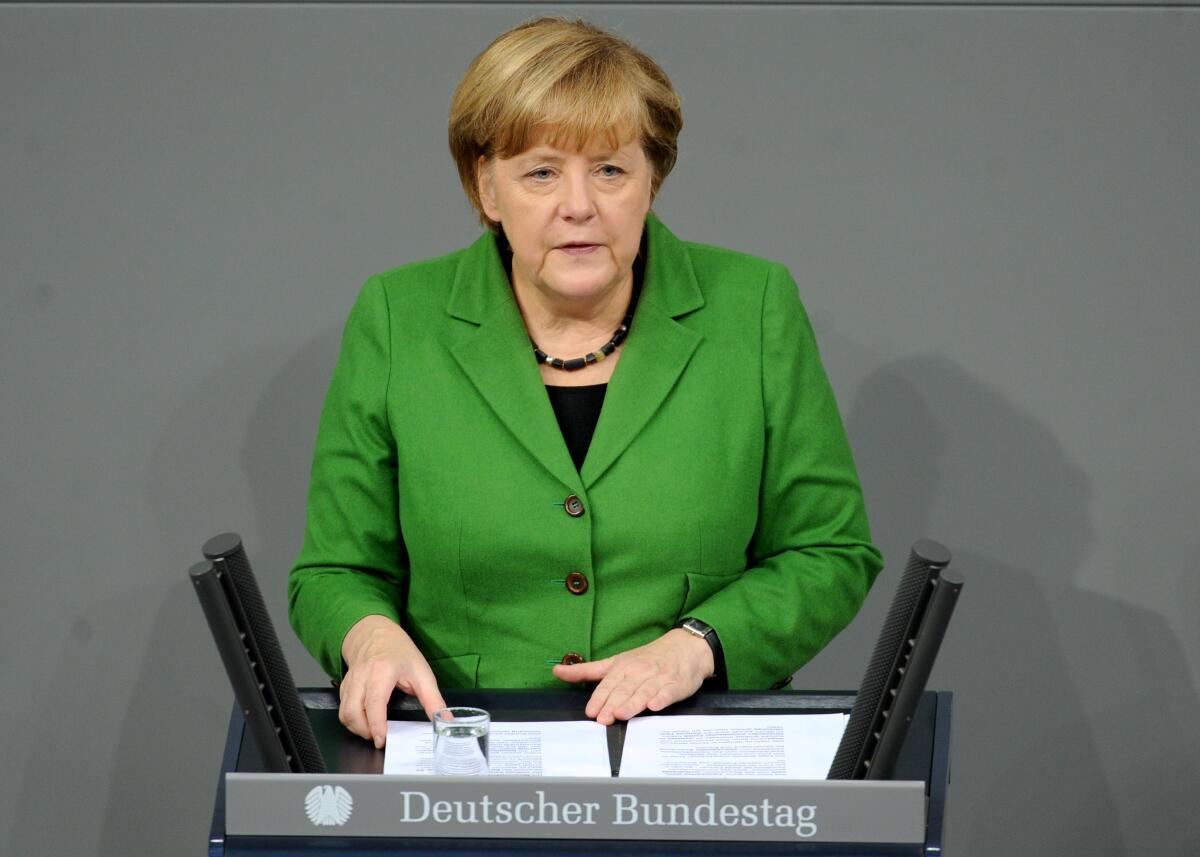Merkel, Angela Dr. Angela Merkel, Bundeskanzlerin, CDU/CSU, Bundestagsabgeordnete, Abgeordnete, Mitglied des Deutschen Bundestages, MdB, Rede, Deutscher Bundestag, 2. Sitzung, Top 1, Thema: Regierungserklärung zum EU-Gipfel "Östliche Partnerschaft".; Rednerpult.