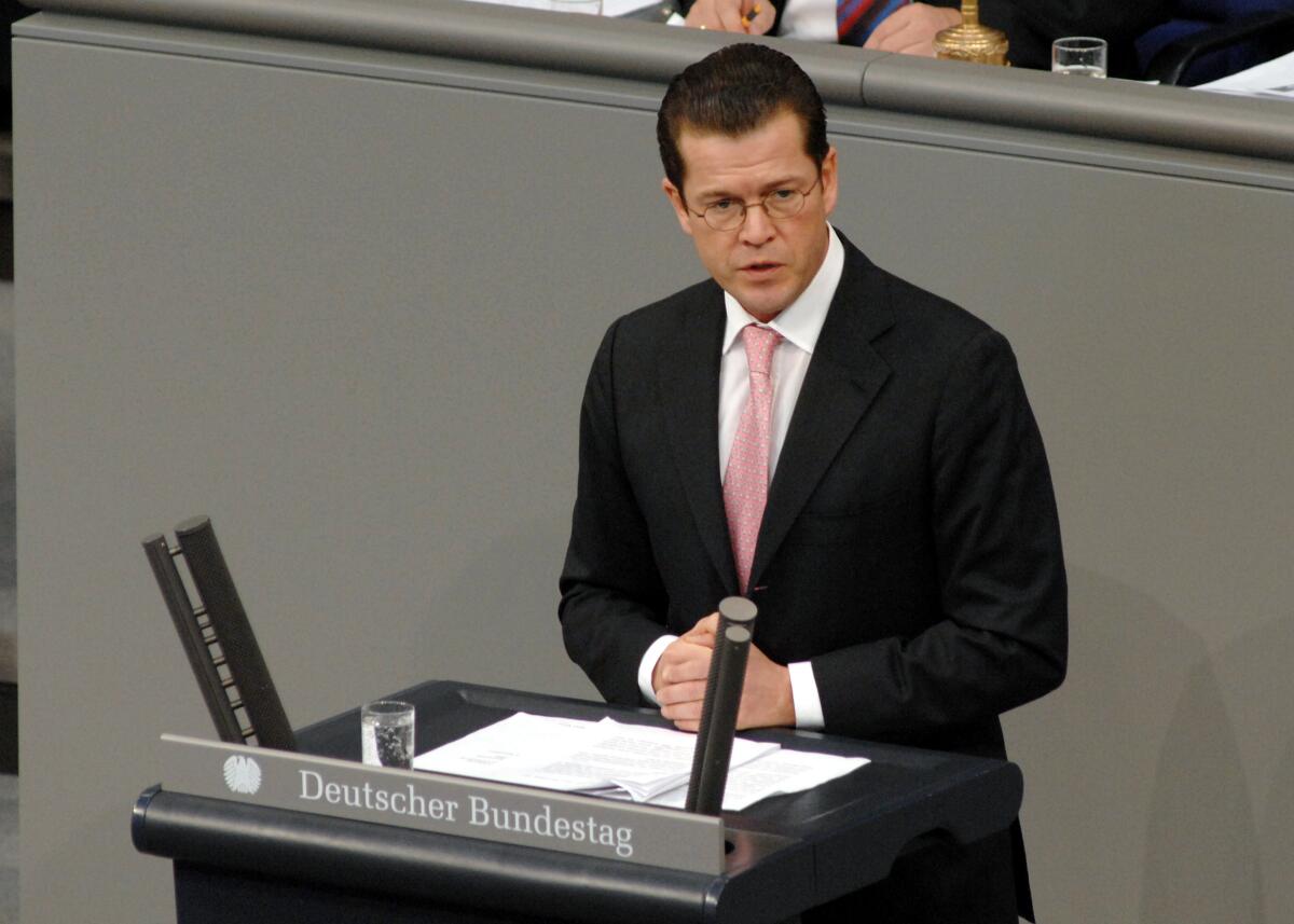 Dr. Karl-Theodor Freiherr zu Guttenberg, BMin., CDU/CSU, Bundestagsabgeordneter, Abgeordneter, Mitglied des Deutschen Bundestages, MdB, Rede, Deutscher Bundestag, 7. Sitzung, TOP 3, Thema: Bundeswehreinsatz Afghanistan (ISAF), Redner 3.; Rednerpult. Guttenberg, Karl-Theodor Freiherr zu Dr. Karl-Theodor Freiherr zu Guttenberg, BMin., CDU/CSU, Bundestagsabgeordneter, Abgeordneter, Mitglied des Deutschen Bundestages, MdB, Rede, Deutscher Bundestag, 7. Sitzung, TOP 3, Thema: Bundeswehreinsatz Afghanistan (ISAF), Redner 3.; Rednerpult.