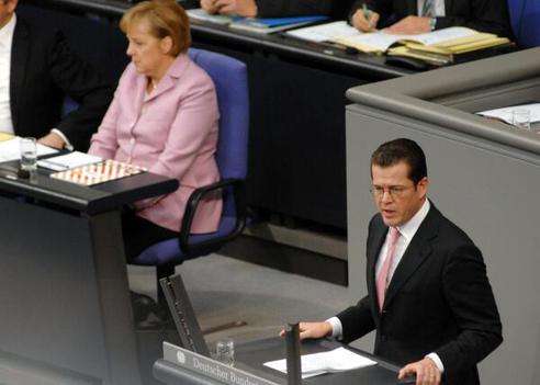 Guttenberg, Karl-Theodor Freiherr zu; Merkel, Angela Reichstagsgebäude, Plenarsaal