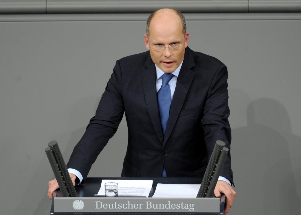 Peter Beyer, CDU/CSU, Bundestagsabgeordneter, Abgeordneter, Mitglied des Deutschen Bundestages, MdB, Rede, Deutscher Bundestag, 2. Sitzung, Top 2, Thema: Abhöraktivitäten der NSA.; Rednerpult. Beyer, Peter Peter Beyer, CDU/CSU, Bundestagsabgeordneter, Abgeordneter, Mitglied des Deutschen Bundestages, MdB, Rede, Deutscher Bundestag, 2. Sitzung, Top 2, Thema: Abhöraktivitäten der NSA.; Rednerpult.