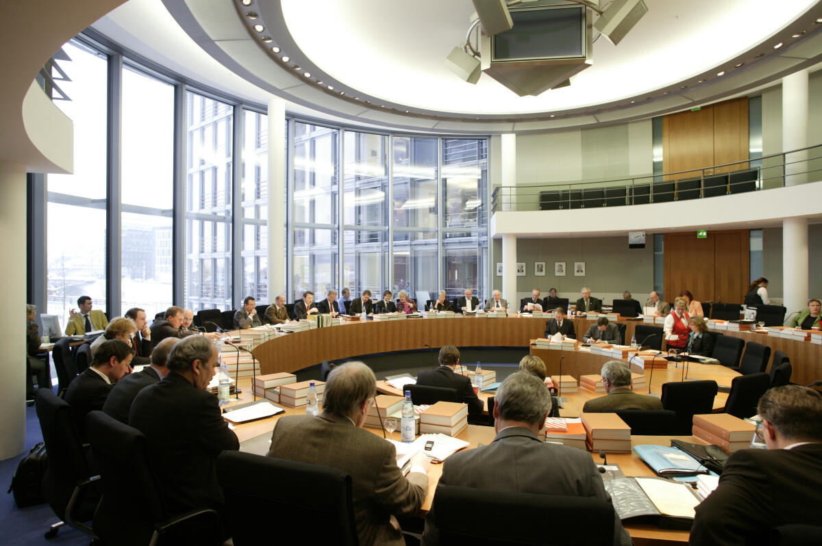  Blick in den Sitzungssaal.