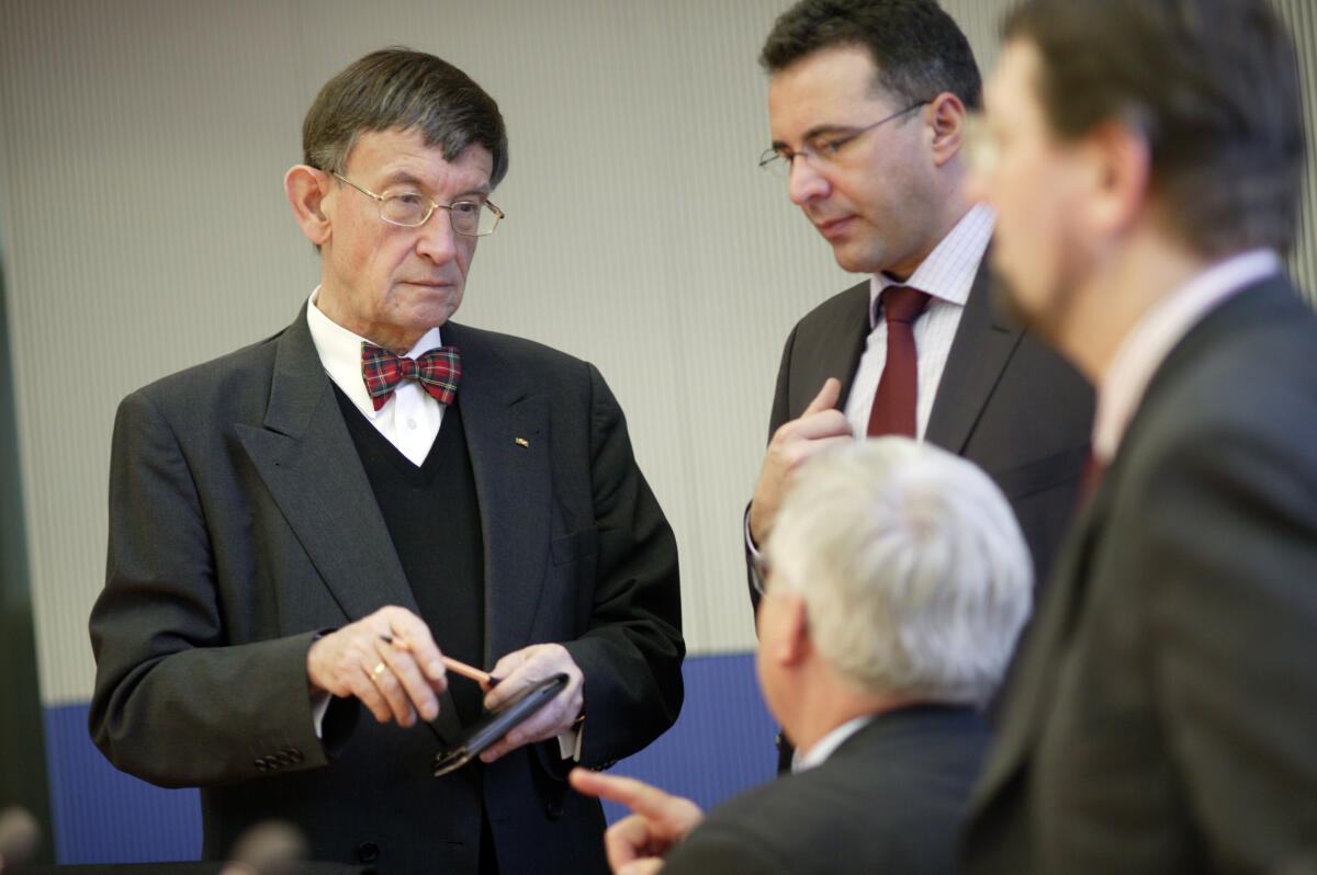 Riesenhuber, Heinz; Pfeiffer, Joachim; Fuchs, Michael Von links: Dr. Heinz Riesenhuber, Dr. Joachim Pfeiffer, Dr. Michael Fuchs (sitzend), CDU/CSU und Andreas Lämmel, alle CDU/CSU.; Bundestagsabgeordnete, MdB, CDU/CSU-Fraktion, Ordentliche Ausschussmitglieder