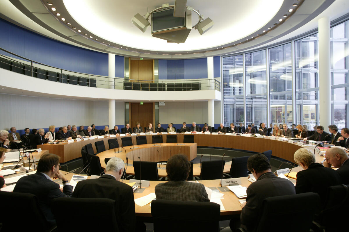  Blick in den Sitzungssaal.; Totale, Überblick, Abgeordnete, MdB,