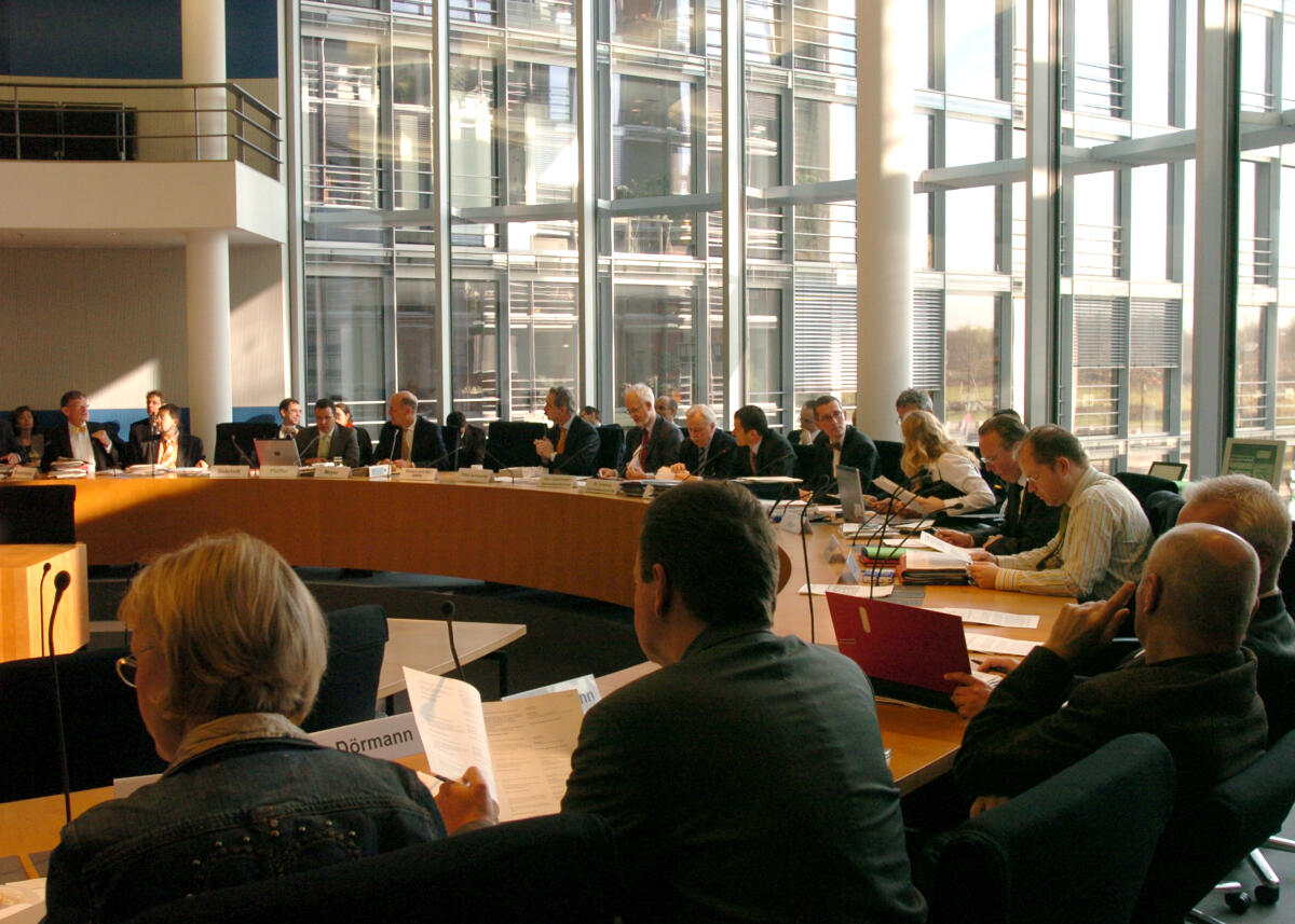  Sitzung des Ausschusses für Wirtschaft und Technologie im Deutschen Bundestag.; Gäste im Ausschuss: Dr. Johannes Ludewig und Wolf-Michael Catenhusen, beide Vorsitzende des Normenkontrollrates.; Übersicht.