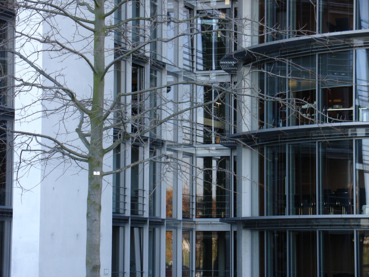  Glasfronten; Ausschussräume von außen