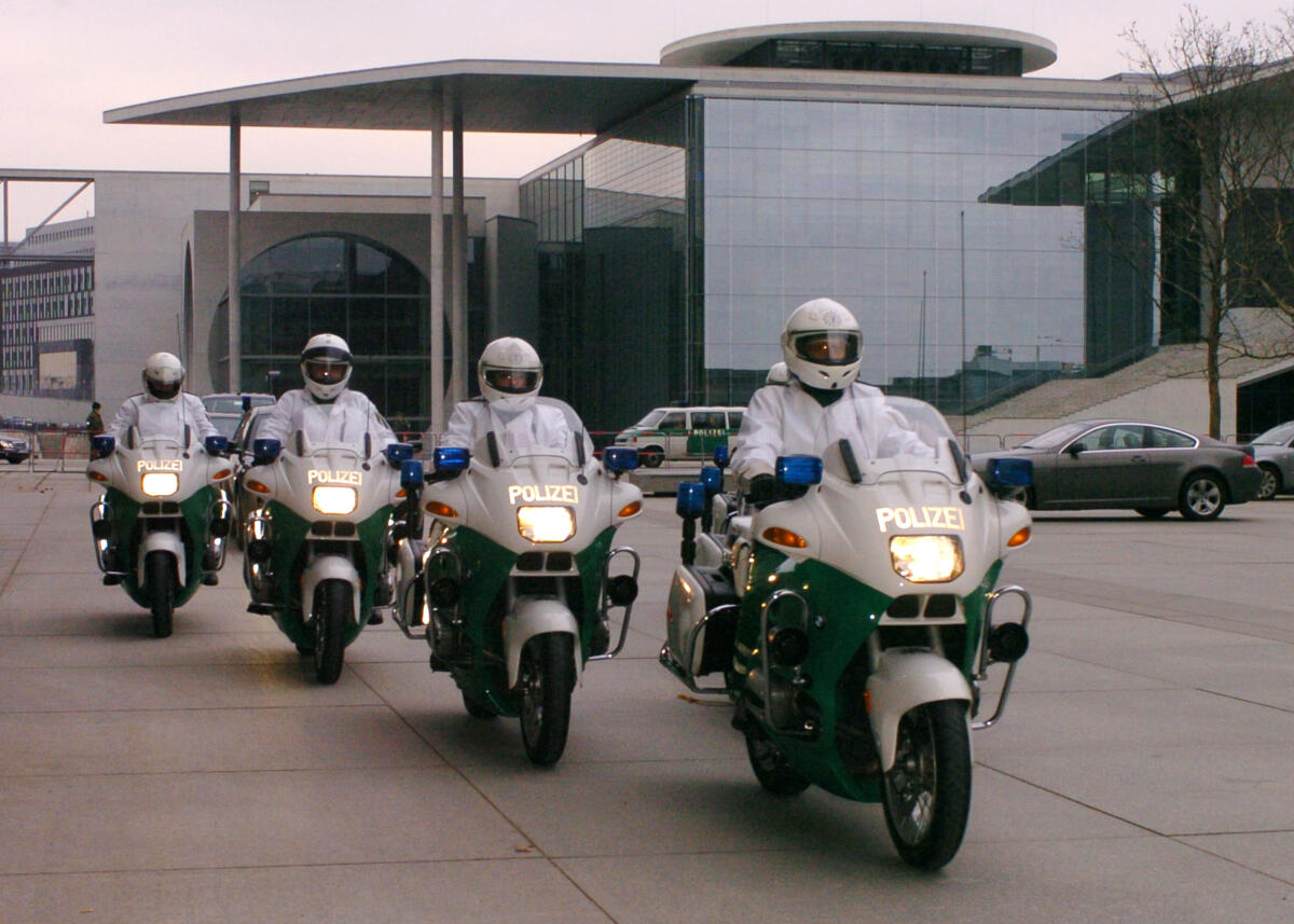  Vorfahrt des Präsidenten der Republik Kasachstan, Nursultan Nasarbajew .; Polizeimotorräder, Eskorte, Motorräder, Polizei, Staatsbesuch.