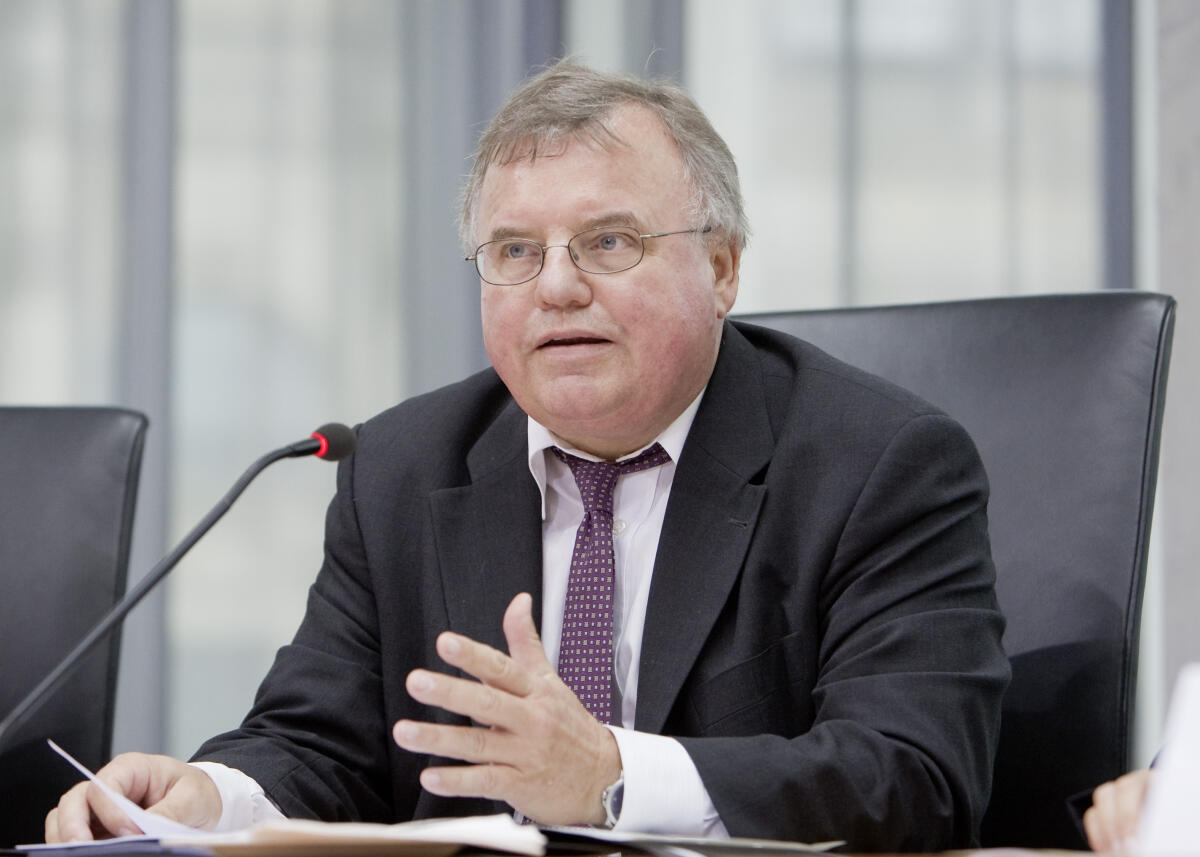 Gerald Weiß, MdB, CDU/CSU eröffnet die letzte öffentliche Sitzung des Arbeits- und Sozialausschusses der 16. Wahlperiode Weiß, Gerald Gerald Weiß, MdB, CDU/CSU eröffnet die letzte öffentliche Sitzung des Arbeits- und Sozialausschusses der 16. Wahlperiode