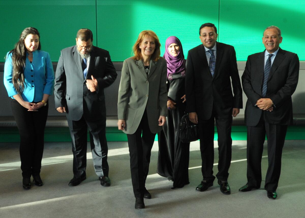 Bundestagsvizepräsidentin Edelgard Bulmahn, (3.v.li), SPD, empfängt eine Delegation von Politikerinnen und Politikern aus der Arabischen Republik Ägypten zu einem Gespräch.; Gruppenfoto. Bulmahn, Edelgard Bundestagsvizepräsidentin Edelgard Bulmahn, (3.v.li), SPD, empfängt eine Delegation von Politikerinnen und Politikern aus der Arabischen Republik Ägypten zu einem Gespräch.; Gruppenfoto.