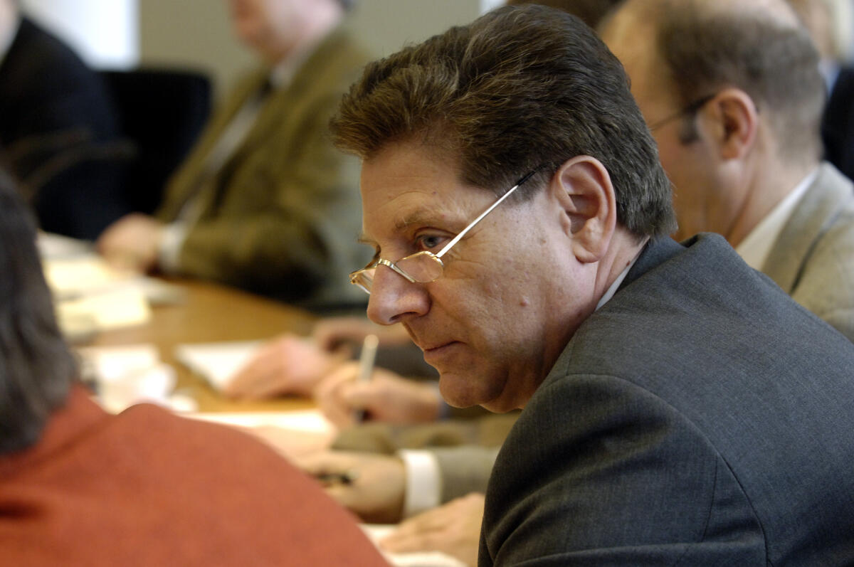 Oswald, Eduard Eduard Oswald, CDU/CSU, Vorsitzender des Finanzausschusses, während der 5. Ausschusssitzung,; Abgeordnete, MdB, CDU/CSU-Fraktion, Ordentliches Ausschussmitglied