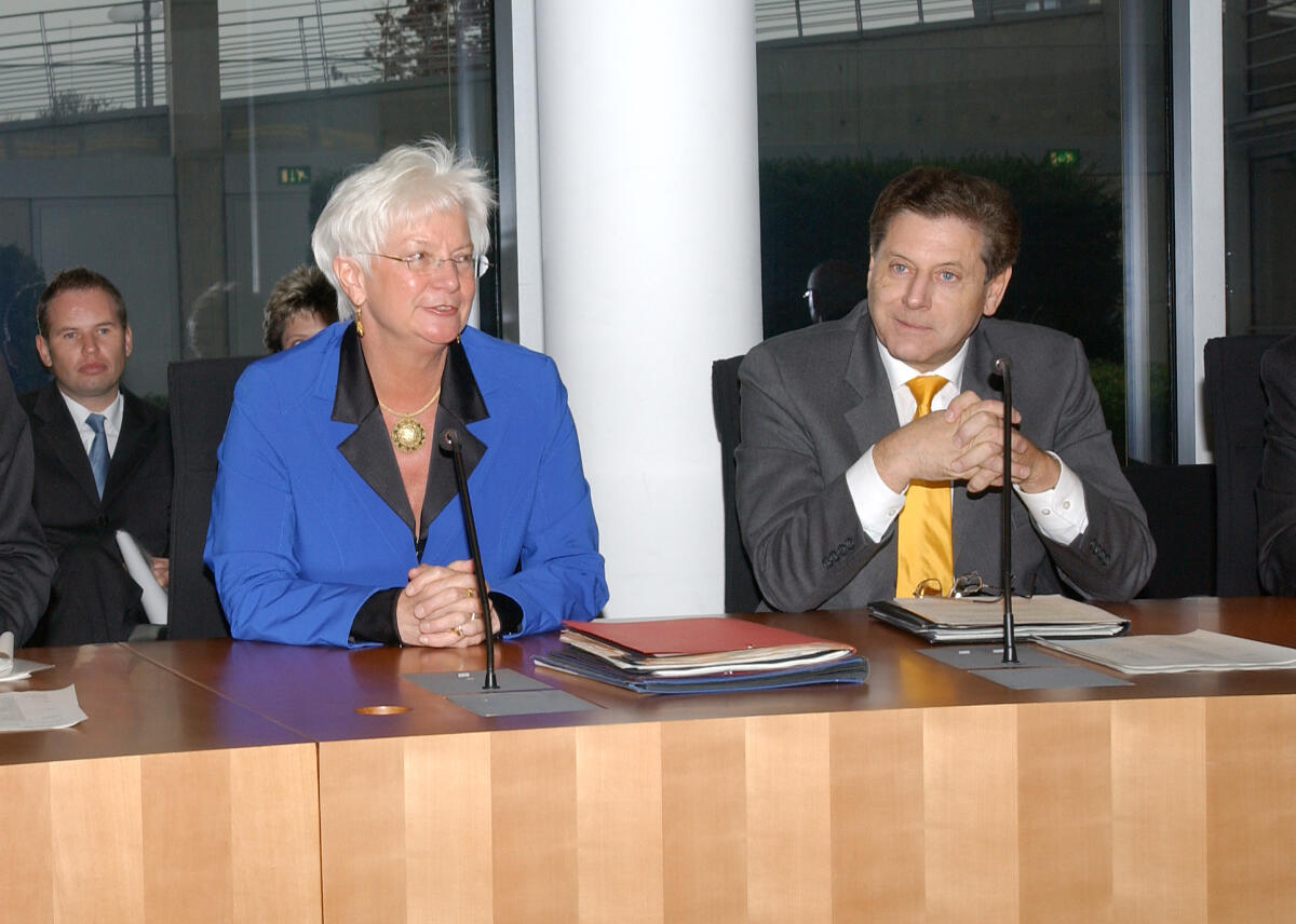 Hasselfeldt, Gerda; Oswald, Eduard Konstituierung des Finanzausschusses; Gerda Hasselfeldt, CDU/CSU,  Bundestagsvizepräsidentin und der Ausschussvorsitzende  Eduard Oswald, CDU/CSU