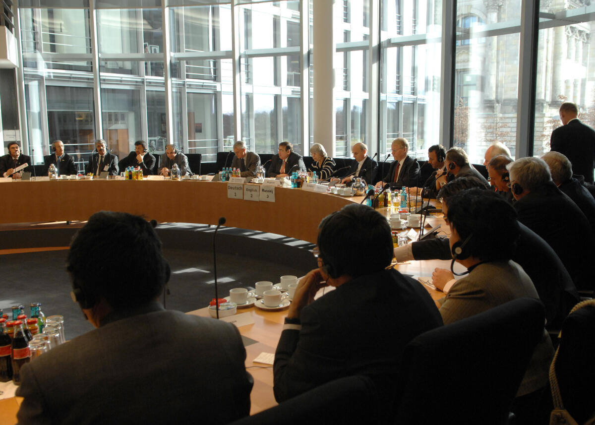  Abgeordnete und Verwaltungsmitarbeiter der Parlamente der Zentralasiatischen Staaten zu Gast beim Verteidigungsausschuss des Deutschen Bundestages.