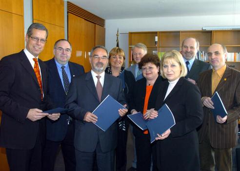 Robbe, Reinhold; Siebert, Bernd; Kossendey, Thomas; Hoff, Elke; Nachtwei, Winfried; Schäfer, Anita; Merten, Ulrike; Arnold, Rainer; Schäfer, Paul Paul-Löbe-Haus, Innenansicht